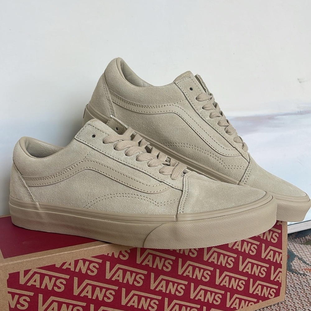 Vans • WMNS Old Skool Mono Suede Tan
VN000CPSTAN
Sneakers - Picture 5 of 16